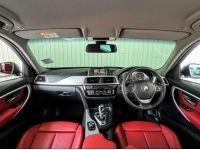BMW SERIES3 330e 2018 โฉม F30 เครื่องยนต์เบนซินไฟฟ้า ภายในแดง มือเดียวออกห้าง รูปที่ 5